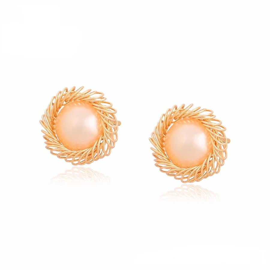 

A00889002 Xuping jewelry Exquisite shell beads handmade 18K gold luxury elegant environmental protection copper stud earrings