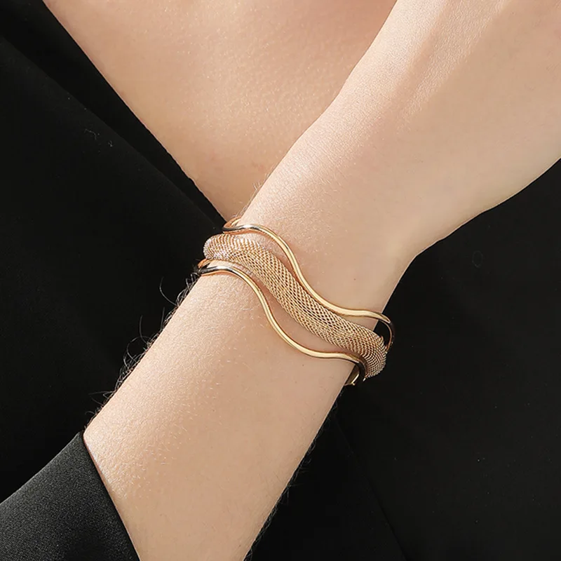 

New Arrivals Hot Selling Designs Good Quality Simple Personality Striped Net Braided Hollow Small Opening Adjustment Bracelet