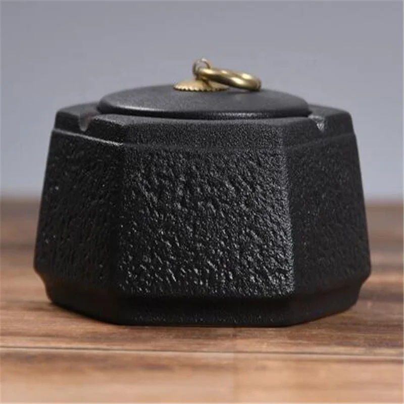 

Ceramic Creative Ancient Well Shaped Covered Convenient Ashtray Skidproof Personality High Quality Washable Ashtray, Black