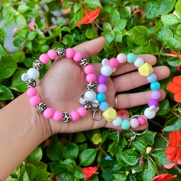 

2022 Silicone Beads Wrist Bracelet Tassel Wood Chip Mother's Day Gift Keychain