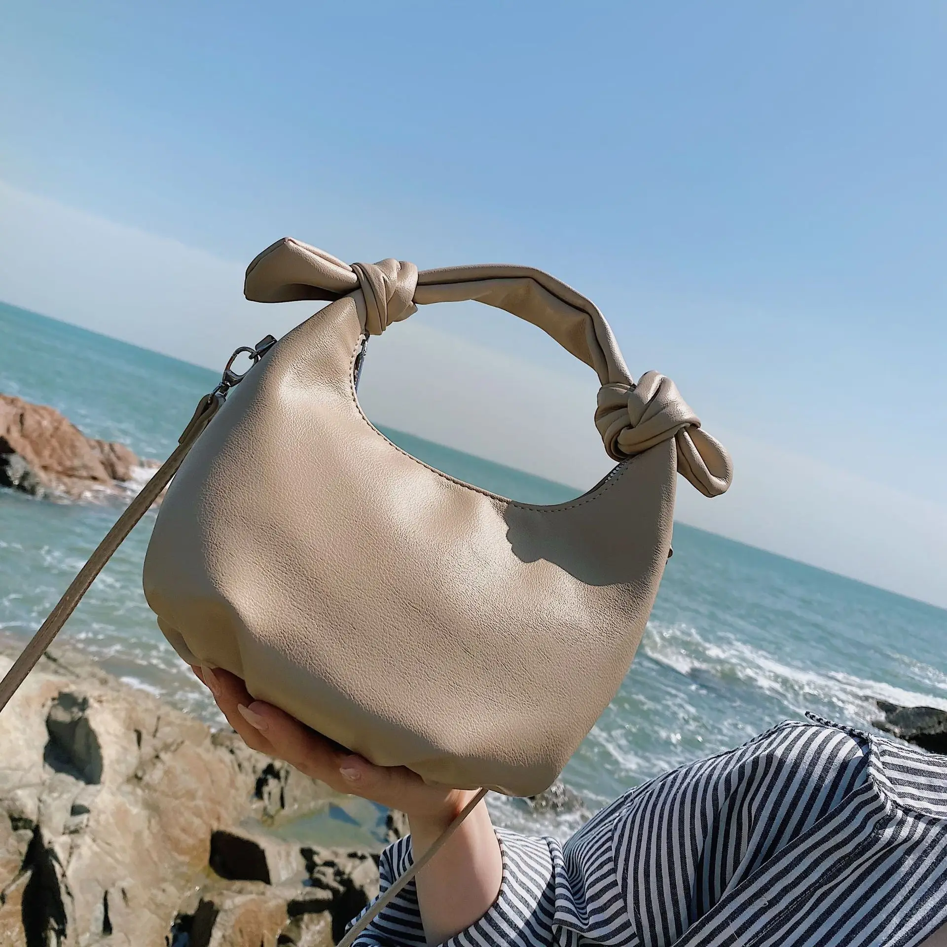 

2021 spring and summer Korean fashion Women's single shoulder bag Fold bag net red foreign style messenger bag