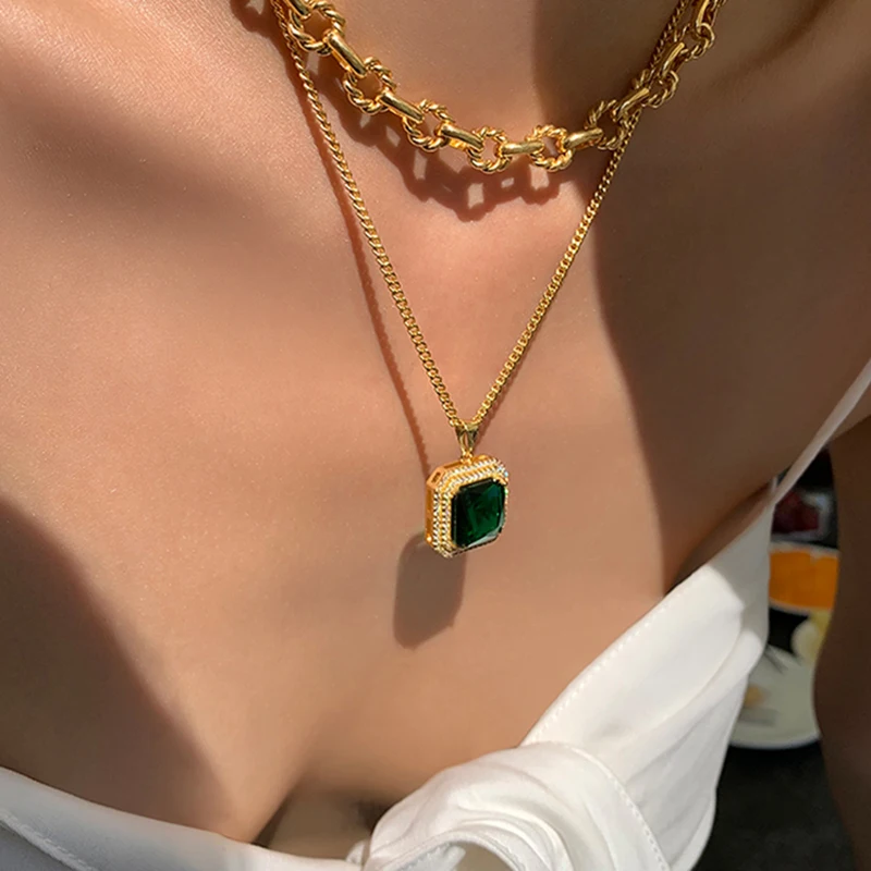 

Square Green Crystal Necklaces Rhinestone Geometric Pendant Necklaces for Women Box Vintage Necklace Fine Jewelry Hot
