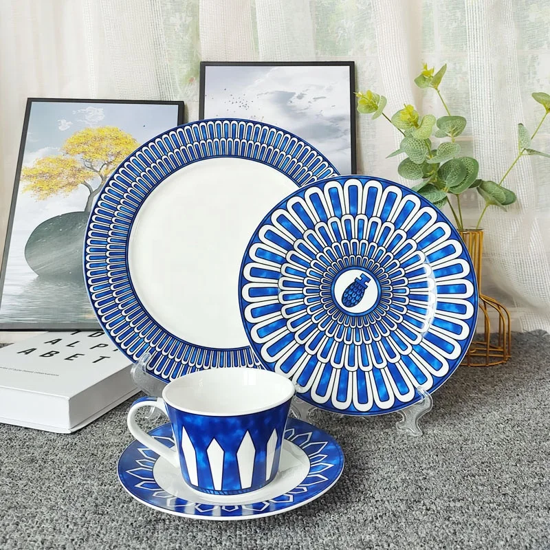 

Wholesale 4 Pcs Western Luxury Blue Color Dining Room Porcelain Dinnerware Sets Exquisite Ceramic Home Decor Plates