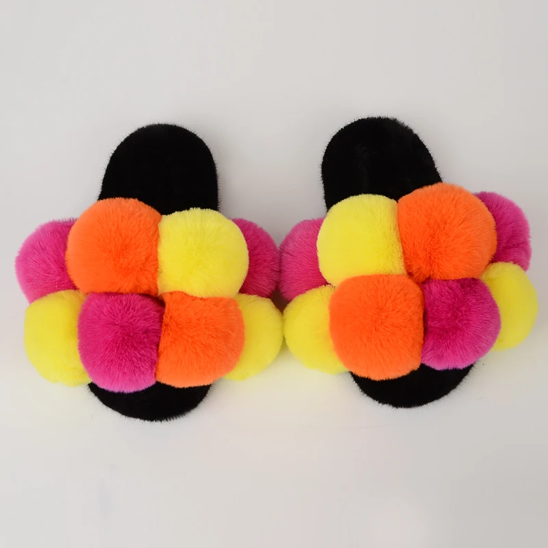 

Wholesale trendy Full furry pompom Fur ball slides sandals pom pom fur slides for women winter indoor shoes