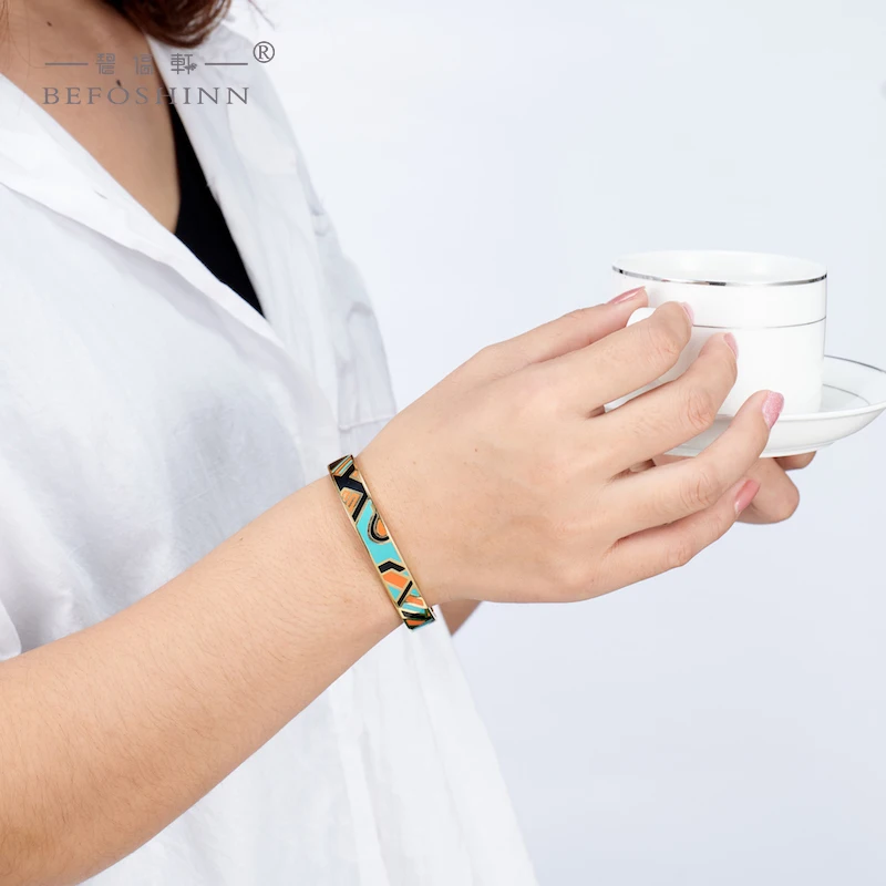 

Wholesale custom 18k gold plated h enamel steel bangle bracelet