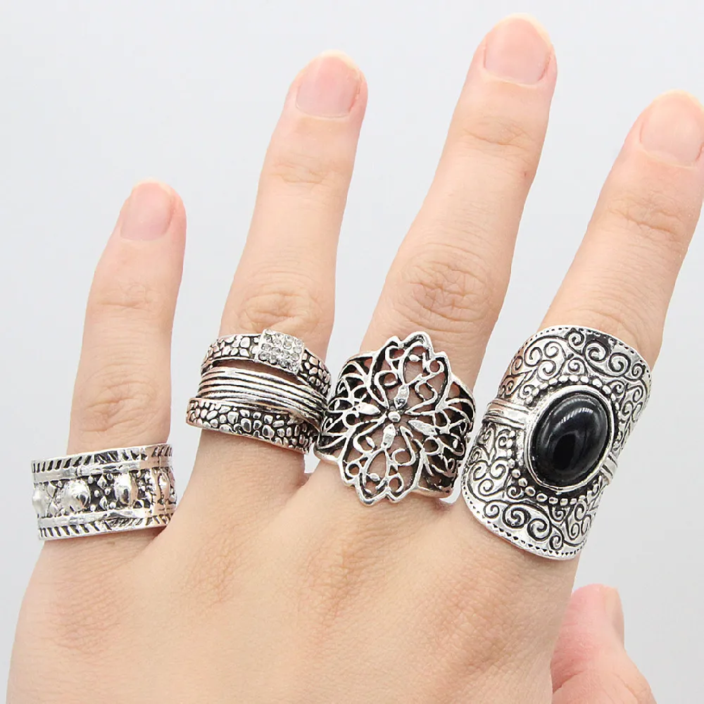 

European and American cross-border palace style vintage hollow-out flower black gemstone national knuckle ring set