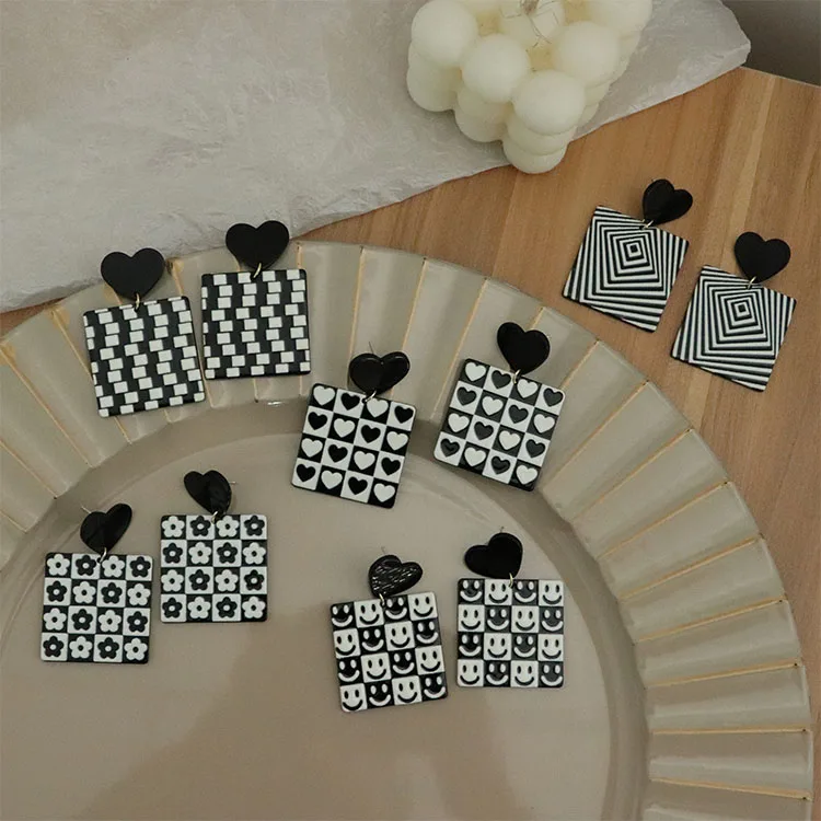 

New Fashion Personalized Black and White Flower Smiley Face Heart Chessboard Acrylic Earrings Checkerboard Design Earrings