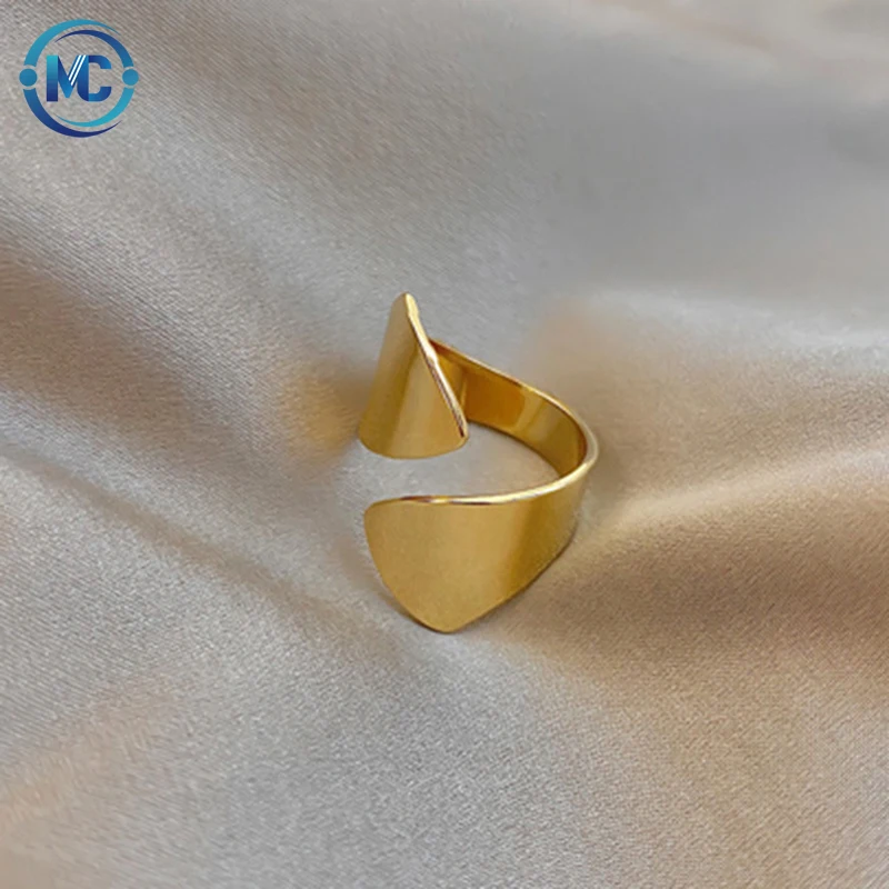 

Geometric Irregular Glossy Metal Finger Ring Golden Simple Opening Resizable Size Unique Smooth Ring Women Party Jewelry