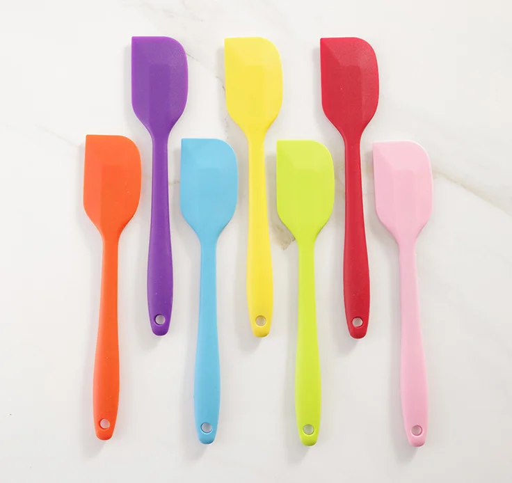 

Low MOQ pastry Heat Resistant Non-Stick silicone dough scraper for baking spatula