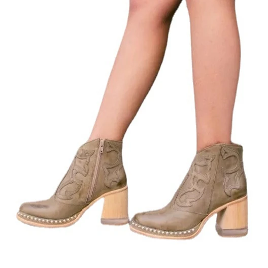 

2021 Large Size Embroidered Fashion Boots Ladies Rivet Welt Acrylic Crystal High Heel Large Size Short Boots, White black blue khaki brown