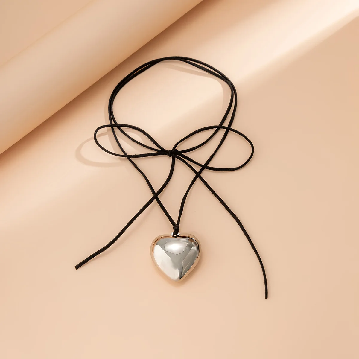 

Fashion Adjustable Wax Line Chocker Collars Simple Personality Heart love pendant Women necklace