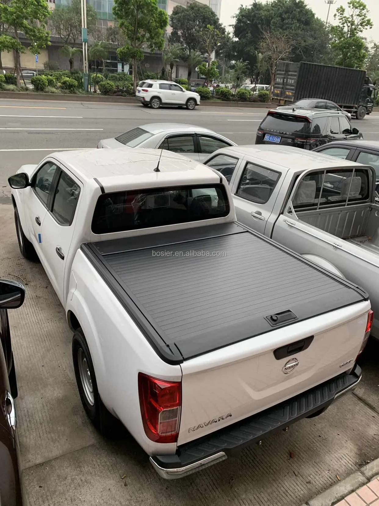 Pickup Truck Bed Retractable Tonneau Cover For Navara 2015 Buy Nissan Navara Aksesoris Ditarik Tonneau Cover Terbaru Ditarik Tonneau Cover Untuk 2015 Nissan Navara Np300 Double Taksi Aluminium Retractable Radiator Cover Truk