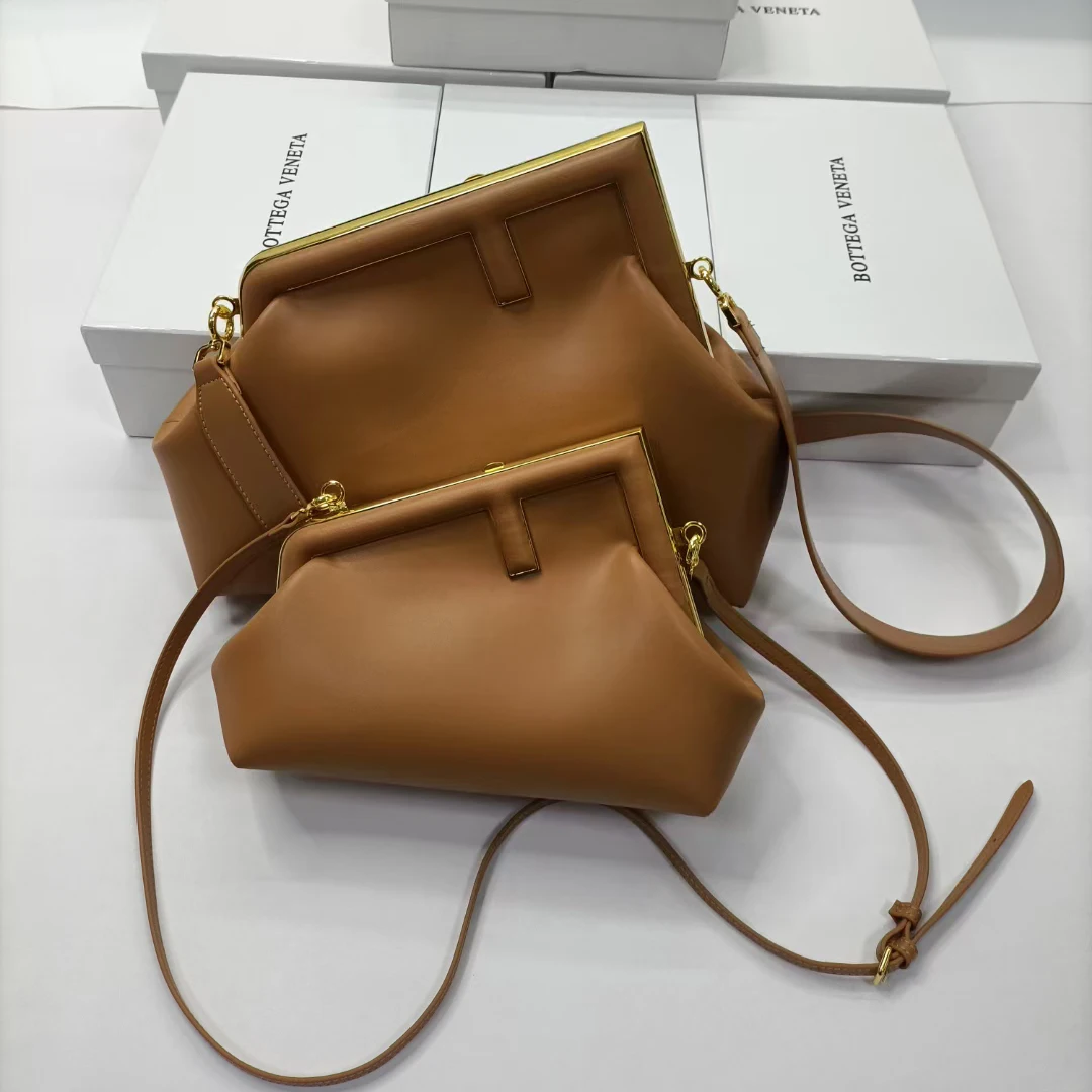

size Latest famous brand new bags fashion trendy clutch crossbody bags clip handbags for ladies hot sale shoulder bags