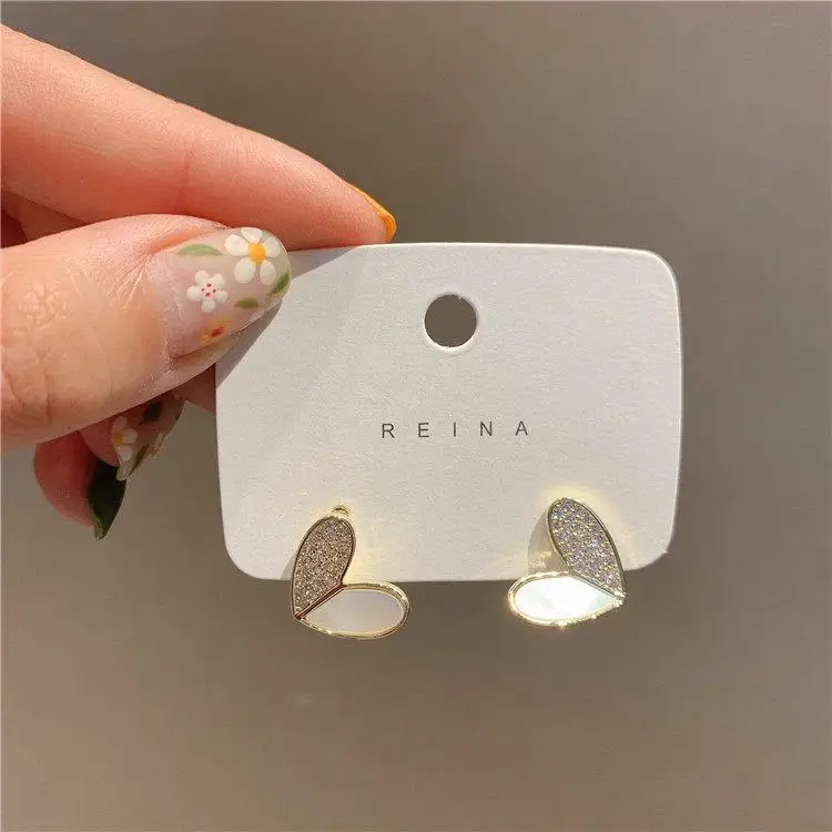 

2021 fashion trendy crystal heart earrings studs