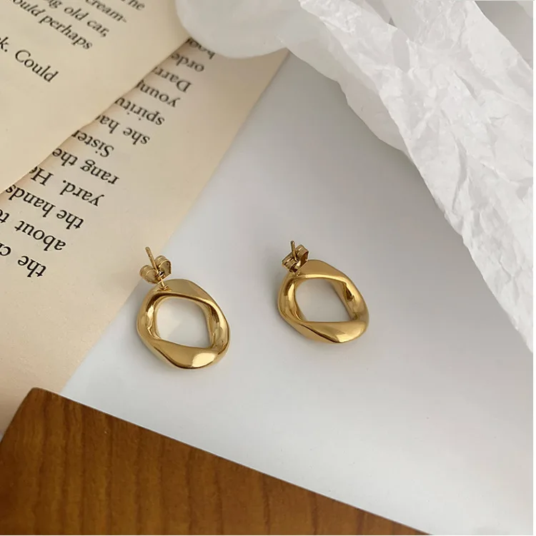 

Novel Design 18K Gold Stainless Steel Twist Hoop Earring Good Quality Titanium Steel Twist Oval Shape Earring