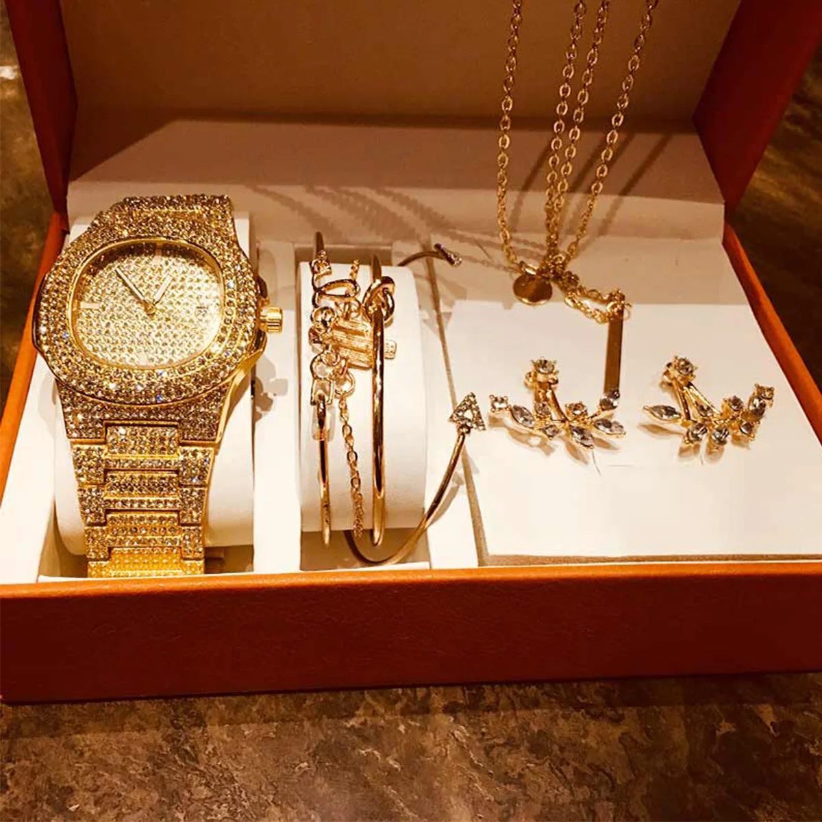 

Fashion Ladies Rhinestone Gift Watch Set with Bracelet Necklace Diamond Watch