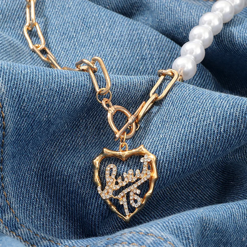 

Vintage Pearl Clavicle Chain Necklace Hollow Metal Heart Letter Pendant Necklace (KNK5171), Same as the picture