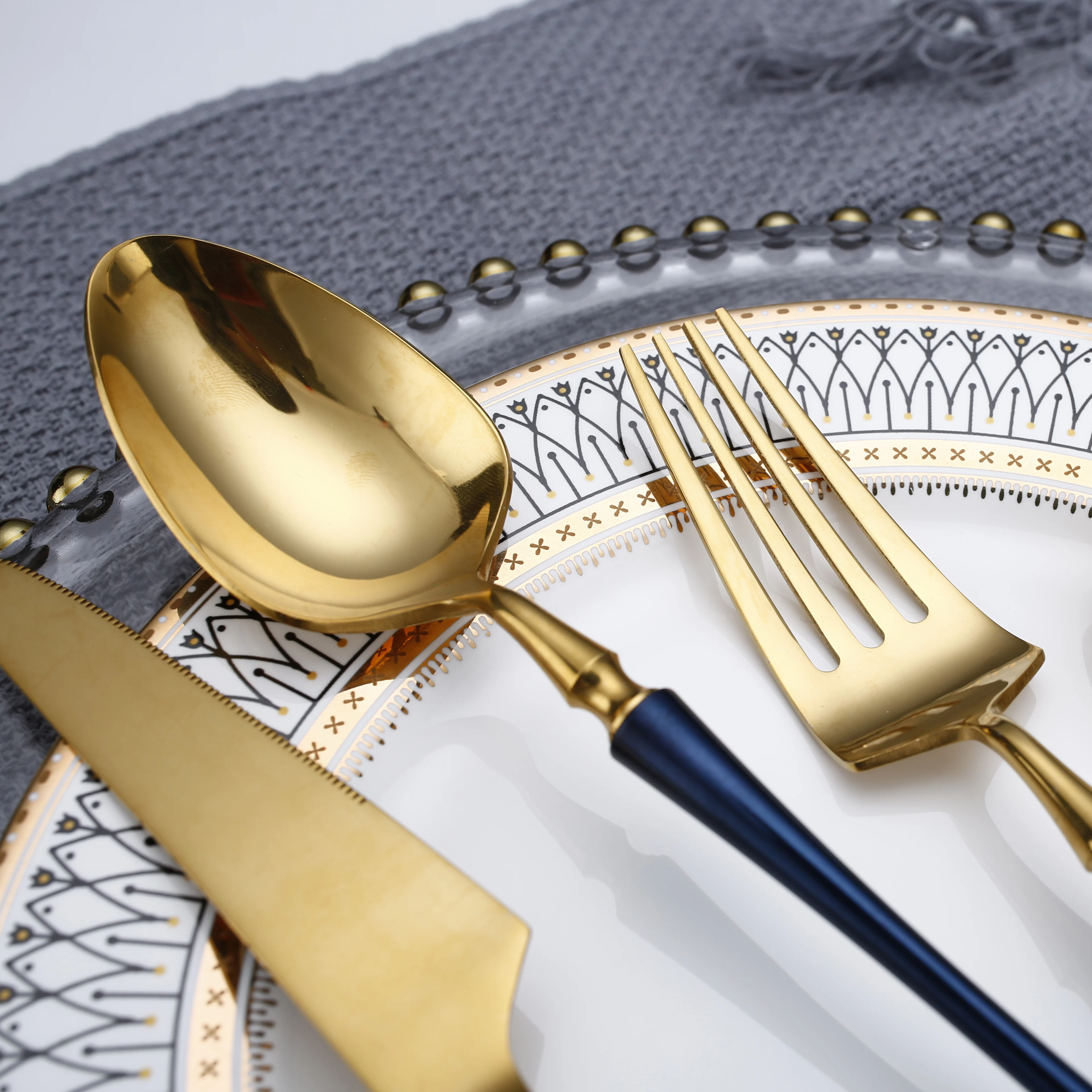 Royal 304 (18/10) Slim Waist Dinnerware Table Cutlery Set