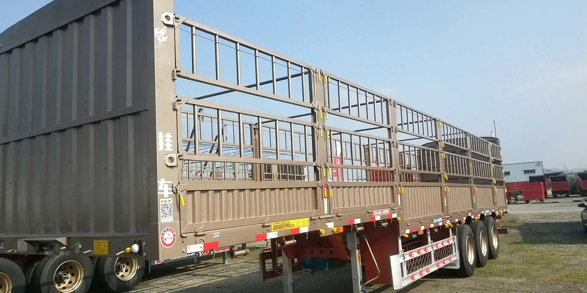 制造商3轴60吨幕墙卡车围栏货物半挂车
