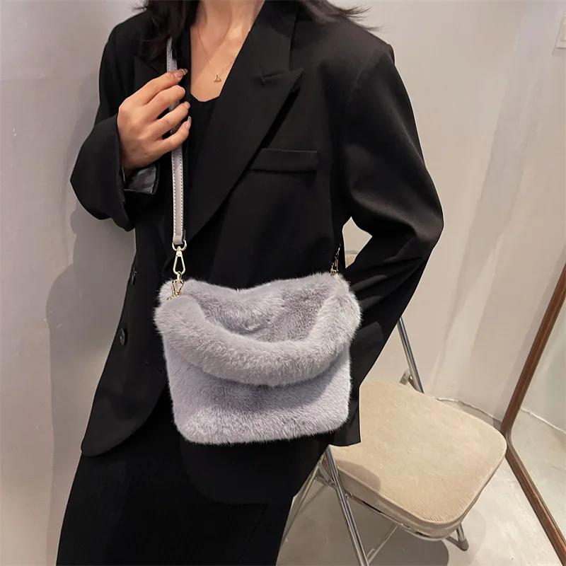 

2022 Winter Handbag Designer Women's Plush Shoulder Bags Soft Fur Hobo Handbag Women Large Capacity Purse Lady Sac, As pictures show