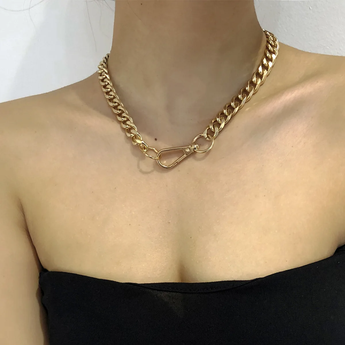 

Punk Hip-Hop Geometric Thick Chain Necklace Ornaments Women Simple Fashion Key Chain Monolayer Choker Necklace
