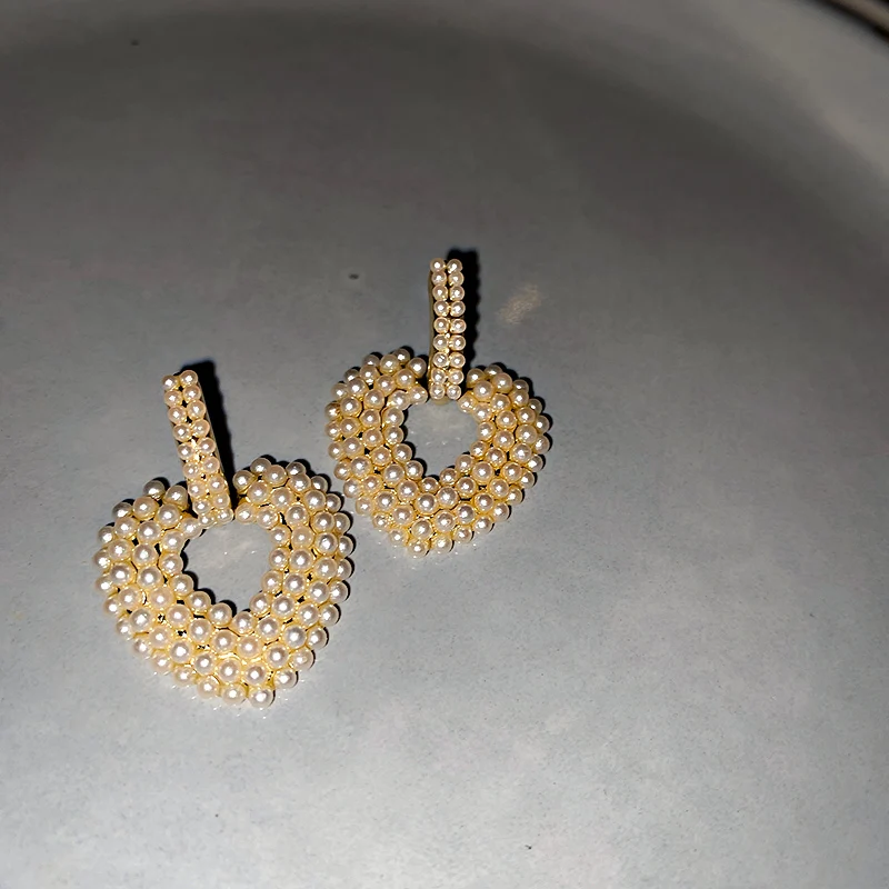 

2021 fashion trendy pearl earrings dangling heart