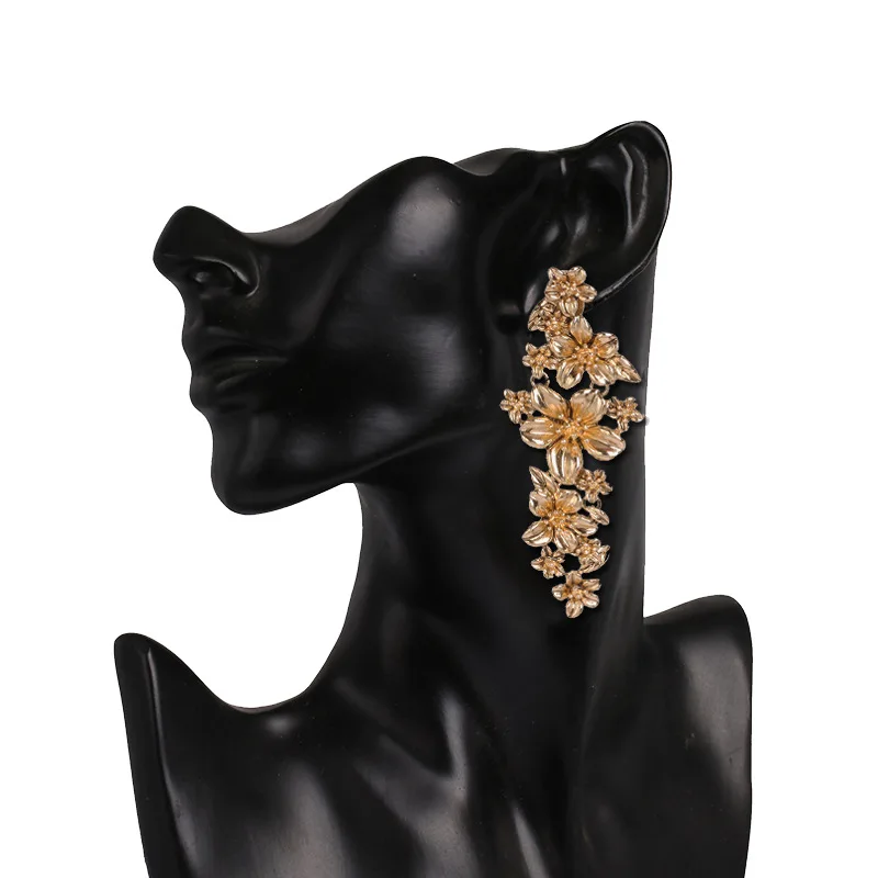 

Hot selling geometric long alloy flower earrings in Europe and America exaggerated metal piece gold earrings female earrings