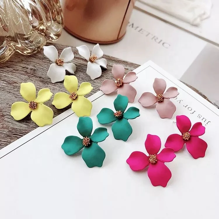 

New Style Colorful Metal Small Flower Earrings For Women Lovely Drop Pendientes Mujer Moda Boucle D'oreille, Picture shows