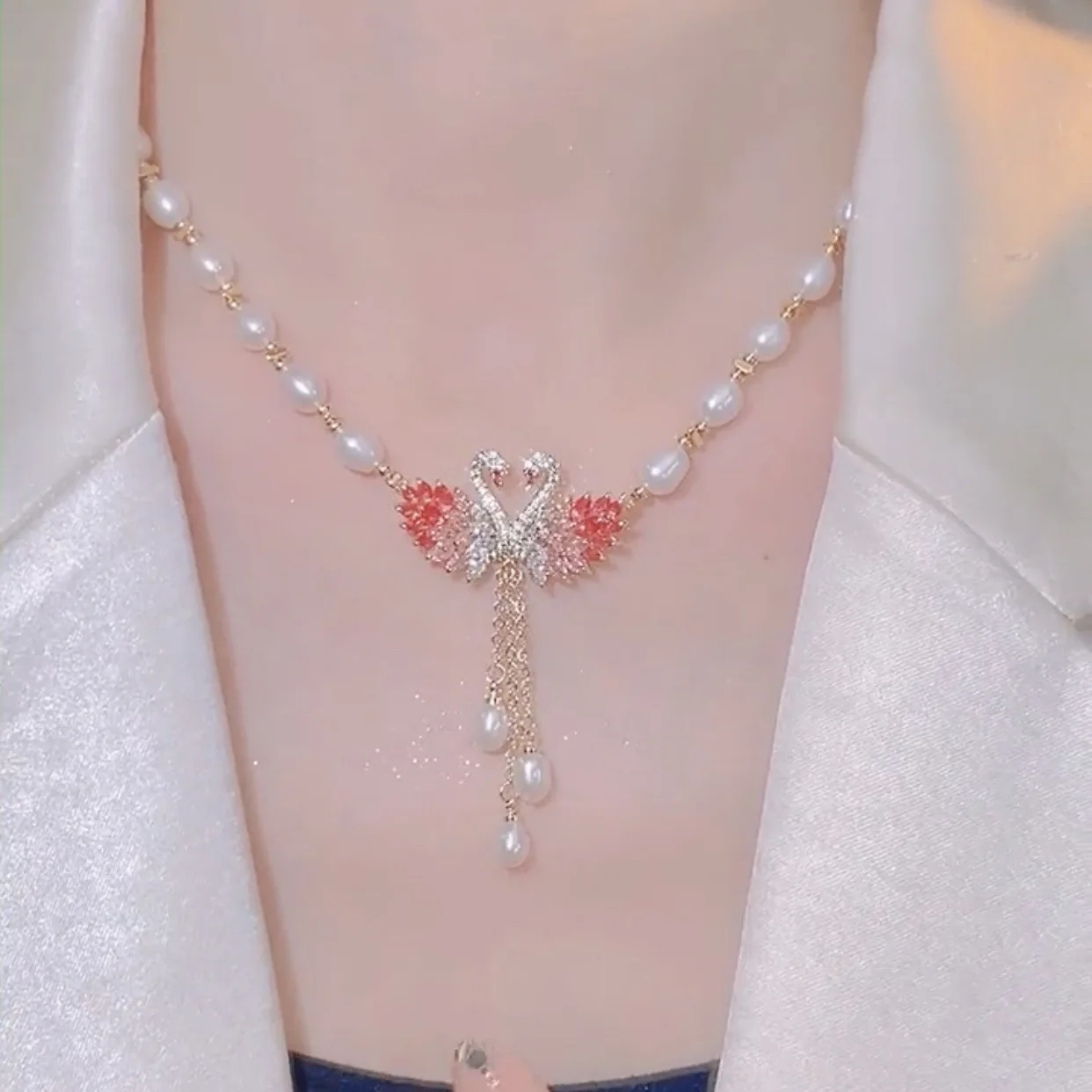 

Tiktok 2022 New Trendy Long Sweater Chain Design Sense Niche Female Autumn And Winter Swan Imitation Natural Freshwater Pearl