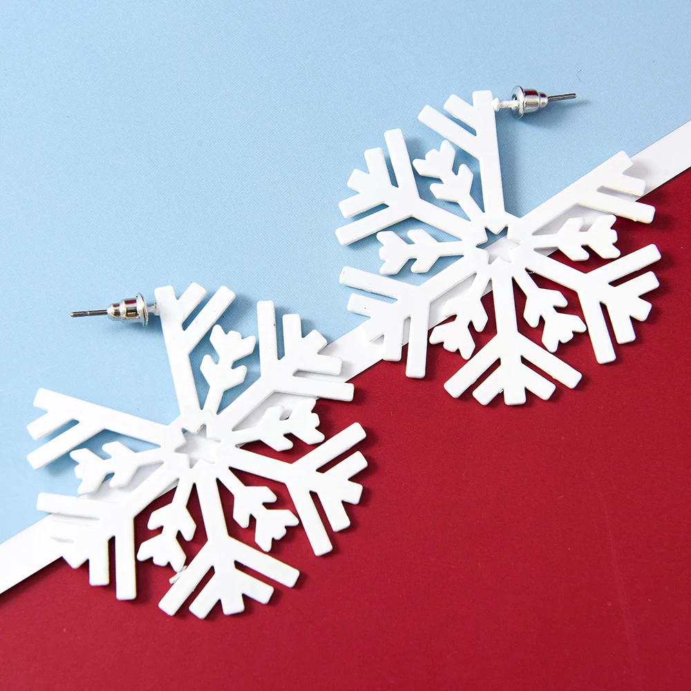 

Veijer Snow Winner Wear Cute White Big Hoop Snowflake huggie hoop earrings For Women