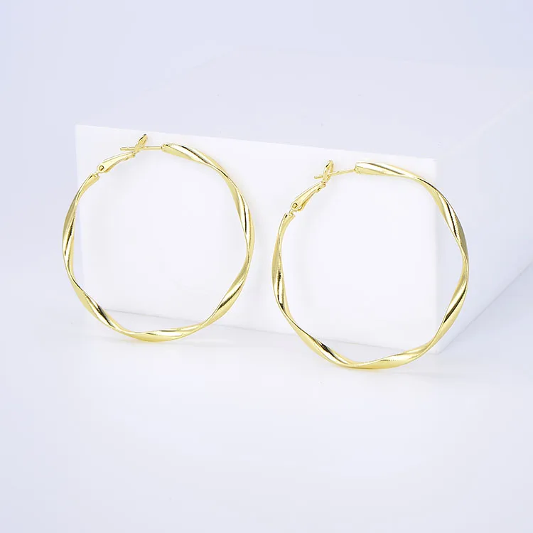 

Ear Jewelry Big round chunky 18k Gold Plated Brass Hoop Cuff Simple Earrings for Women, Shiny gold,matte gold