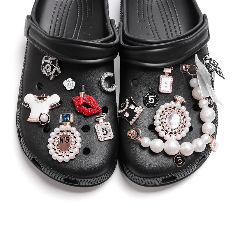 

Luxury Designer Jibbit Chain Women Shoe Part Accessories Crystal Pearl Word For Decoration Box Sets Croc Charms Clog For Gift