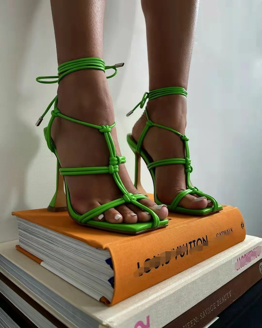 

2021 Autumn New Roman cross strap ultra-high heels women's shoes woven square head open toe hollow sexy wine glass heel sandals