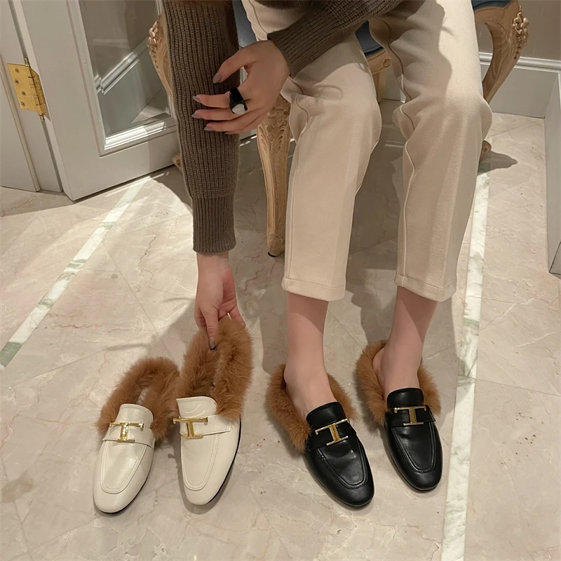 

Designer Mule Slippers Women Fur Shoes Pointed Toe Female Winter Furry Slides Luxury Brand Buckle Chain Shoe Woman Sliders 2022