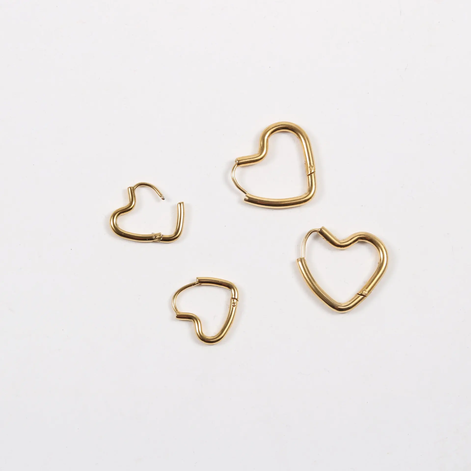 New Trendy Earring 18K Gold Plated Simple Heart Huggie Earrings Stainless Steel Earrings Wholesale