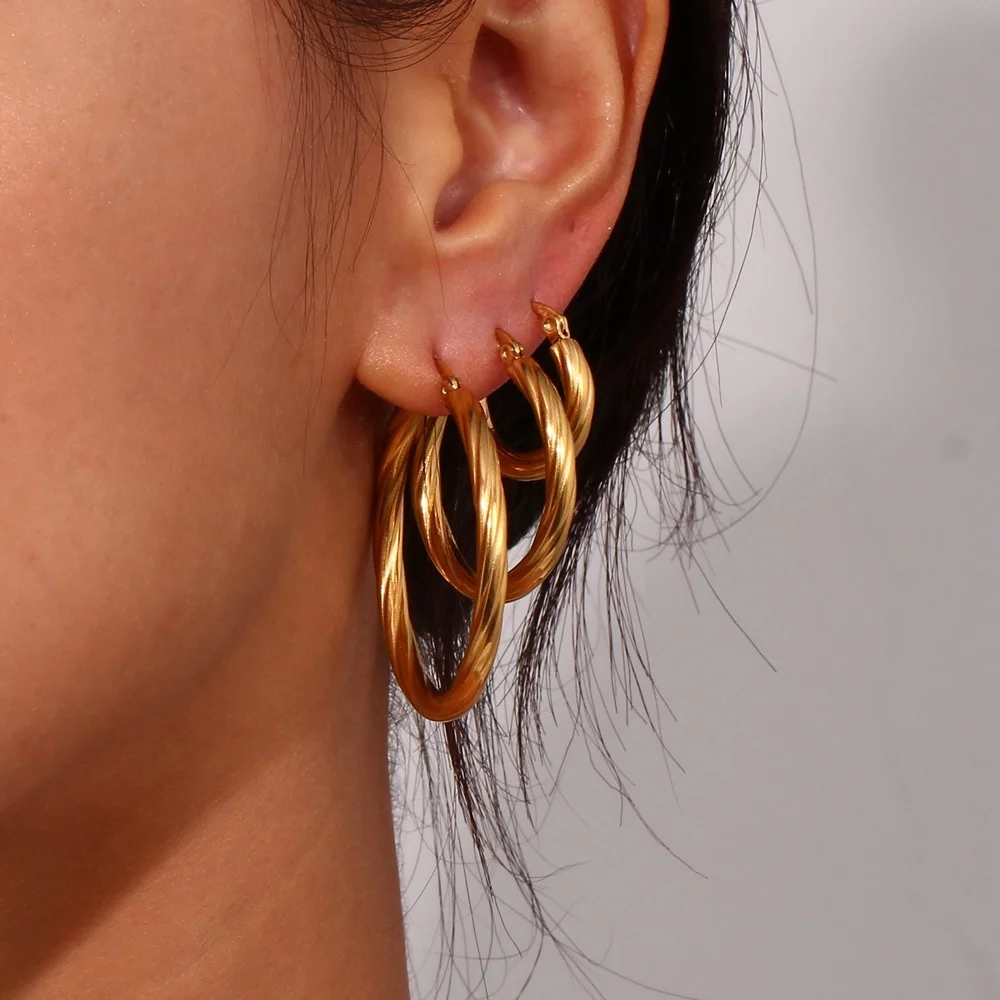 

Minimalist Croissant Texture Hoop Earring Tarnish Free 18k Gold Plated Stainless Steel Ladies Earrings Women Jewelry