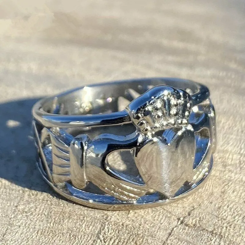 

Fashion Stainless Steel heart Men Ring Titanium hand Punk Ring Charm Jewelry Rings