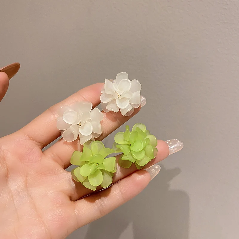 

green flower fancy jewelry stud earrings resin