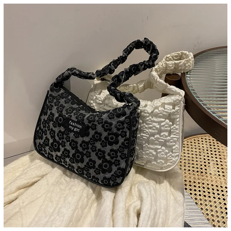

Retro Underarm Bags 2022 New Black And White Flower Bubble Jacquard Tote Bag Fashion Fold Underarm Shoulder Bag, Black,white