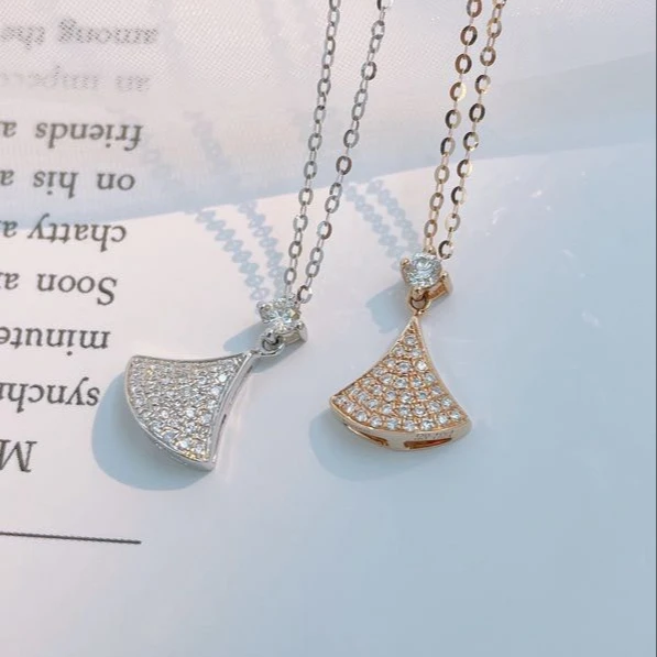 

2021 New Style Fan Shape Rose and White Color 18K Gold Shining Diamond Necklace