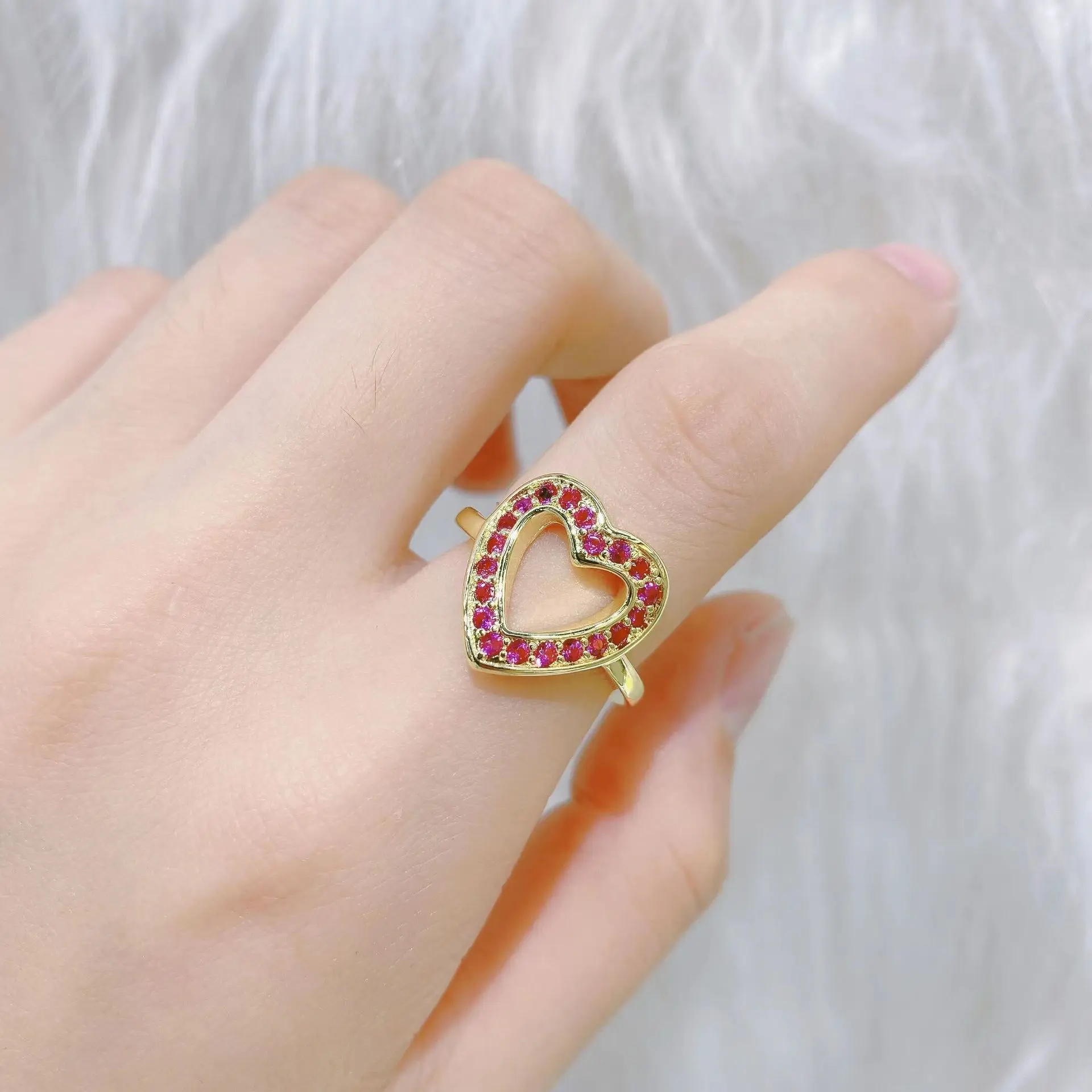 

Punk Hip Hops 18K Gold Plating Micro Pave CZ Zirconia Hollow Heart Rings Red Crystal Diamond Heart Ring For Party