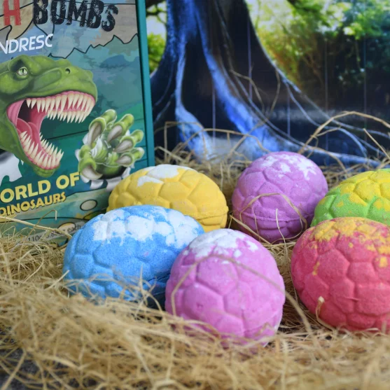 

Lovely Dinosaur Egg With Toys Bath Bombs Natural Ingredient Colorful Salts Ball SPA Kids Fizzy Bath Bomb Set