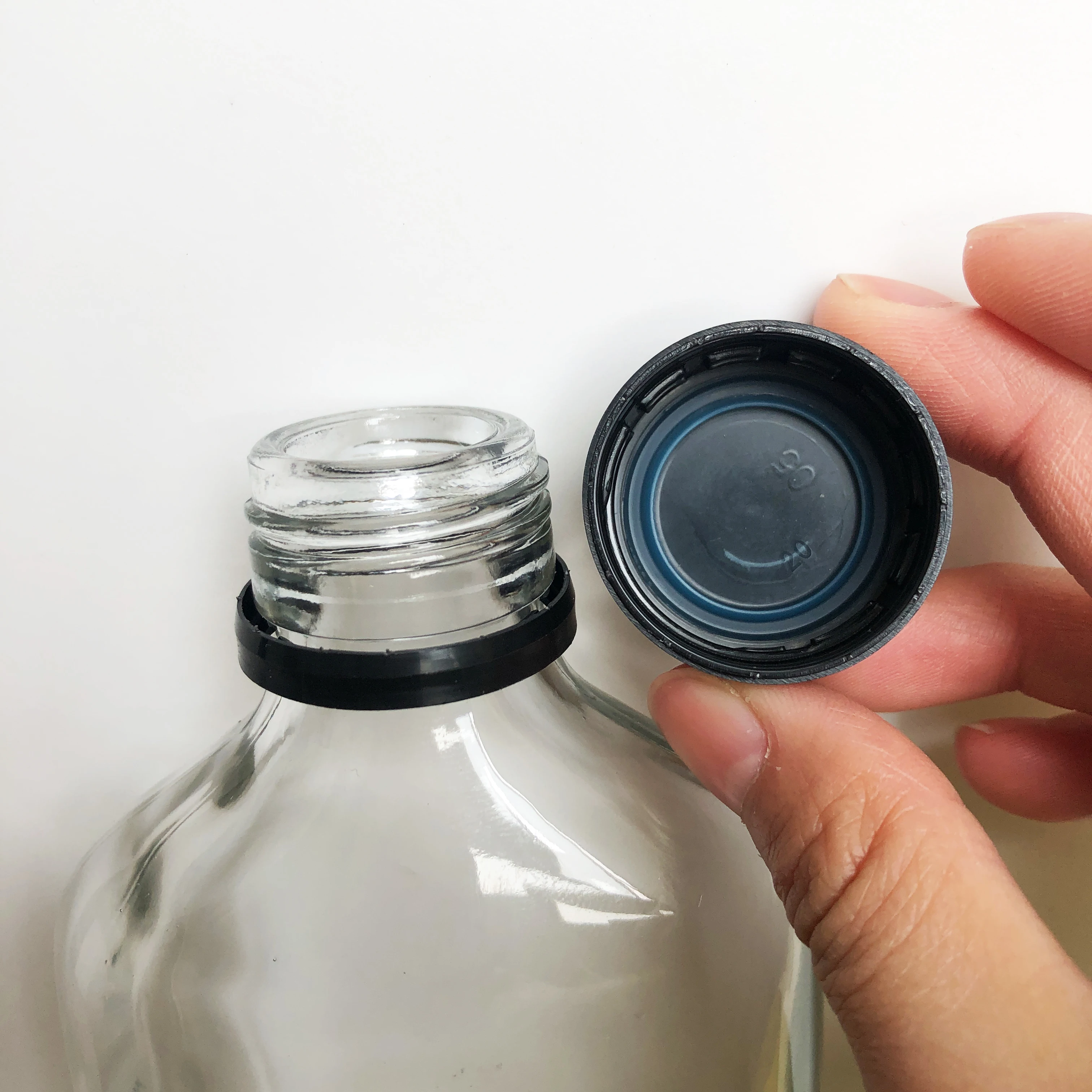 Wholesale Glass Flask Bottles With Black Tamper Evident Cap 100ml 200