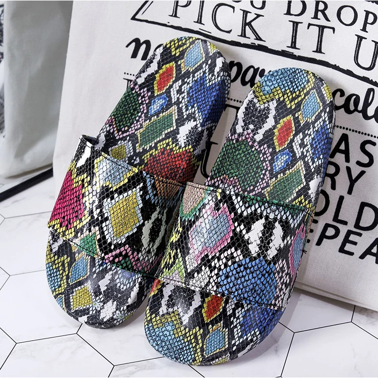 

Latest Fashion Snake Skin Shoes Wholesale Girl Slippers Summer Flat Shoes Woman Footwear Ladies Slippers