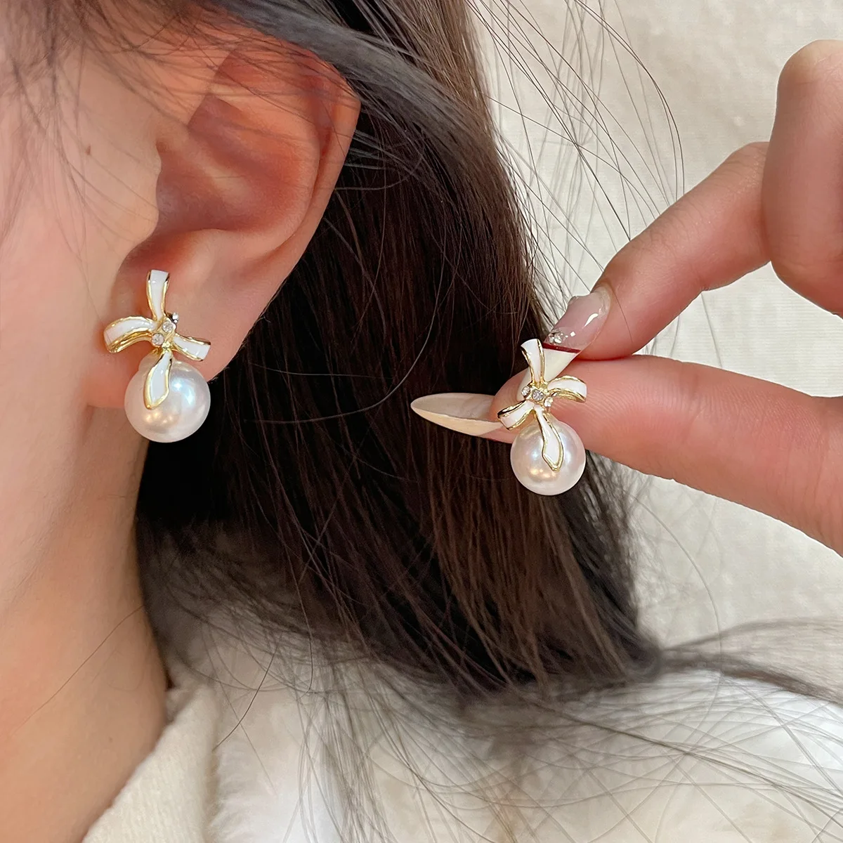 

Finetoo Korean Gold Pearl Crystal Bow Tie Drop Earrings New Women's Flower Hook Earrings for Party Gift