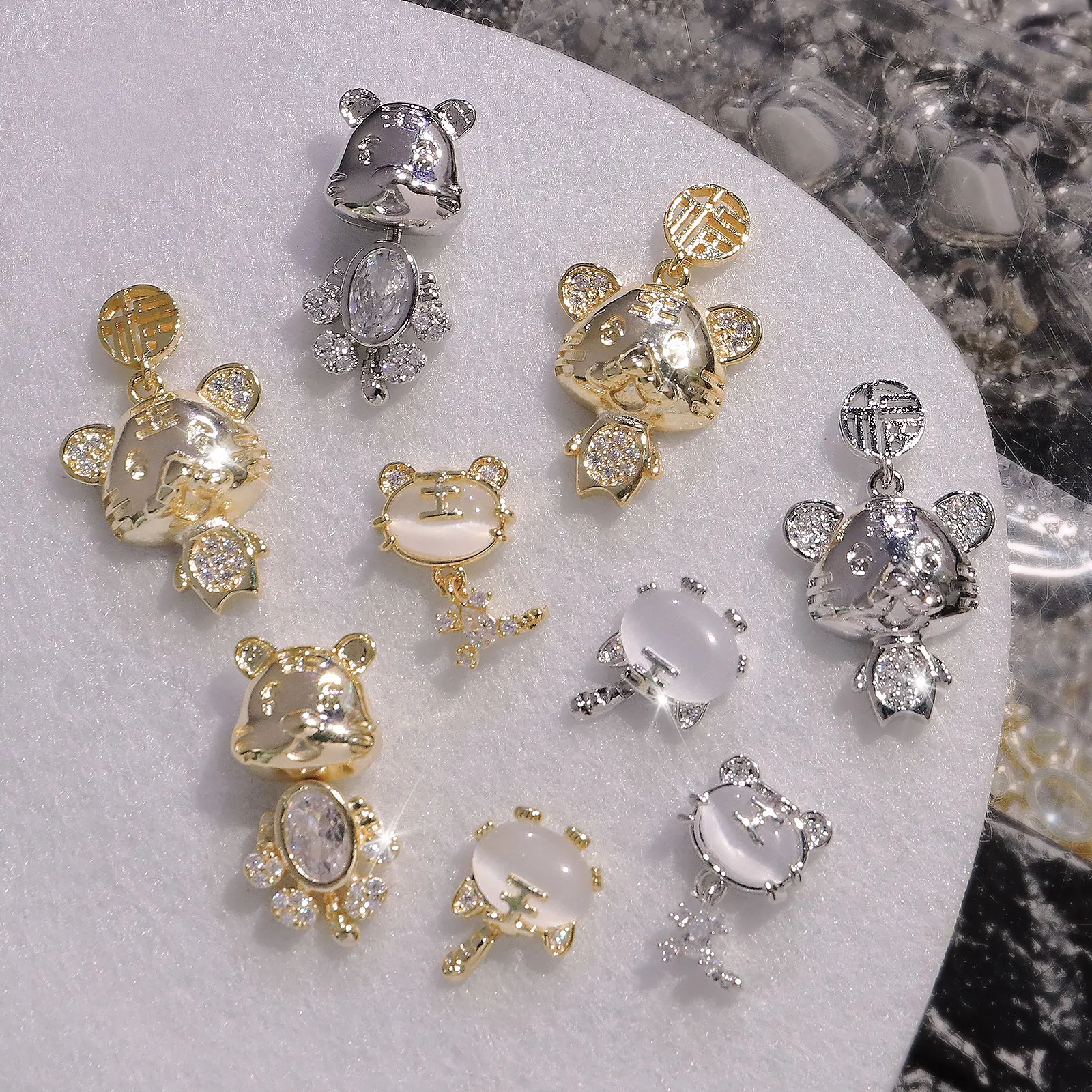 

2022 Chinese New Year of the Tiger Zircon Nail Jewelry Luxury Tiger 3D Alloy Nail Art Decorations Flat Rhinestone Jewelry
