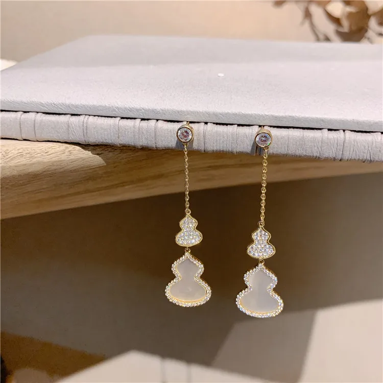 

2020 new baoyu rhinestone dangle gourd earrings