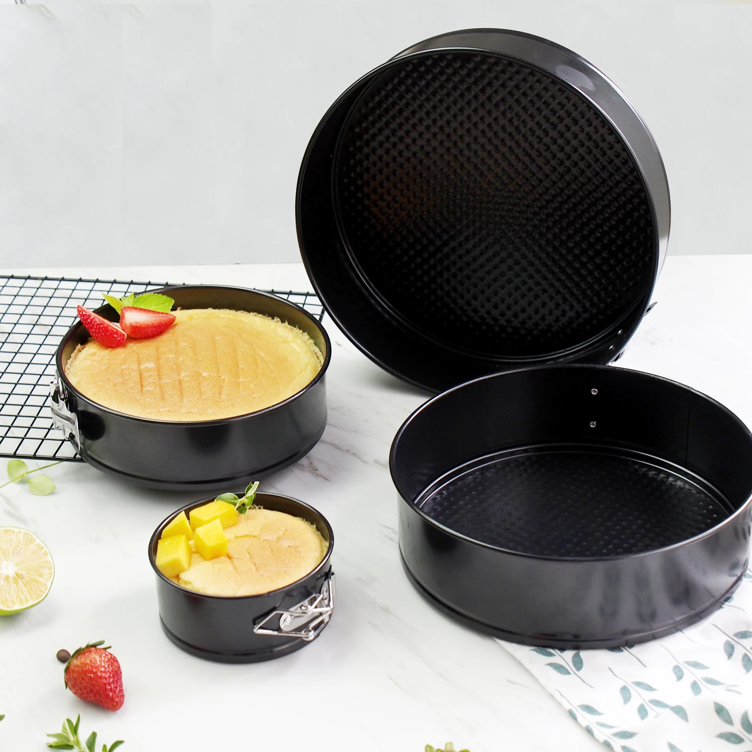

6 inch Springform Pan Non-stick Set of 3 Cake Pans Set with Removable Bottom Cheesecake round pan cake mold, Black