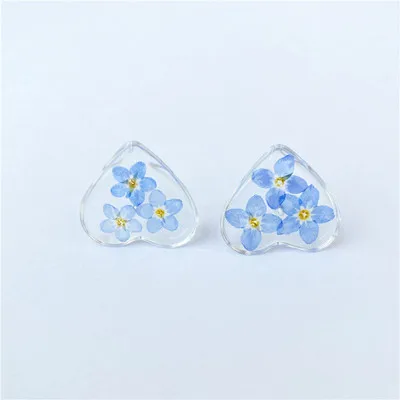 

Girls Heart Shaped Dried Flower Stud Earrings