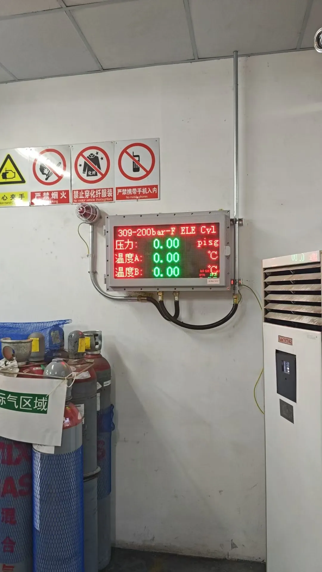 气体钢瓶间安装的工业防爆显示屏
